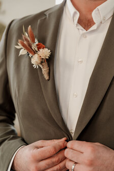 Bloemen corsage bruiloft trouwen ceremonie
