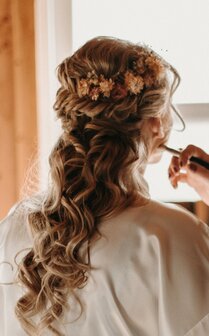 Bruidskapsel droogbloemen accessoire haar sieraad 