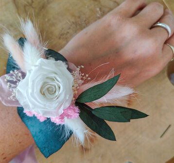 Droogbloemen corsage voor kinderen en bruiloften