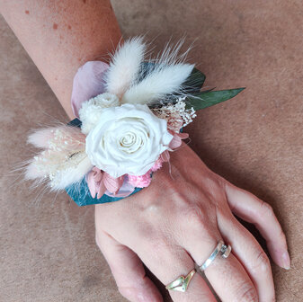 Gepersonaliseerde pols corsage in jouw gewenste kleuren