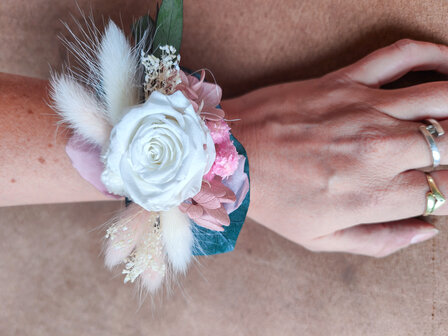 Elegant handgemaakte corsage voor bruidsmeisjes