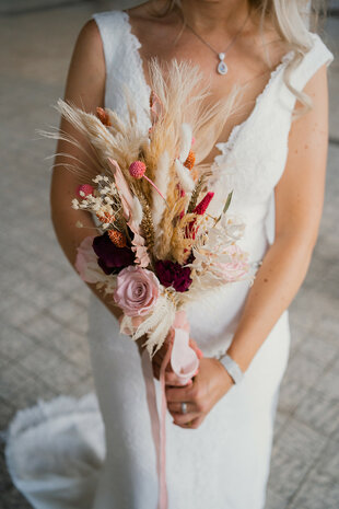 Bruidsboeket van droogbloemen