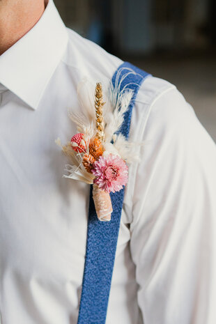 Corsage droogbloemen bruidegom