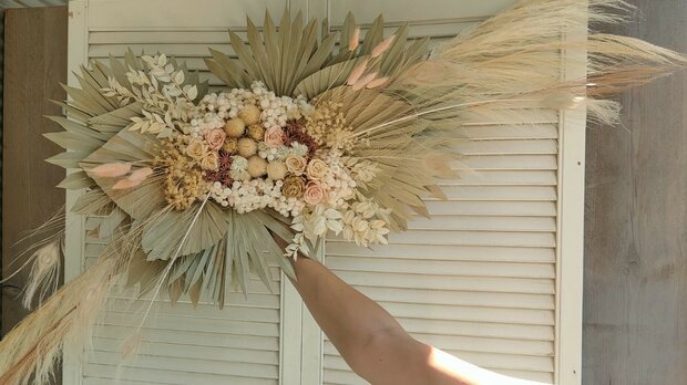 bloemwerk voor ceremonie backdrop