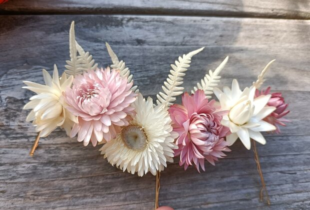 Gedroogde bloemen haar kam 