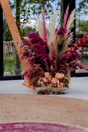 Grondstuk bloemstuk droogbloemen