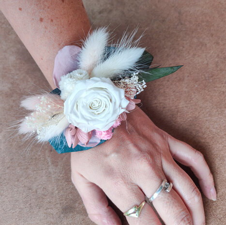 Gepersonaliseerde pols corsage in jouw gewenste kleuren
