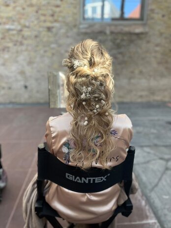 Droogbloemen haar slinger