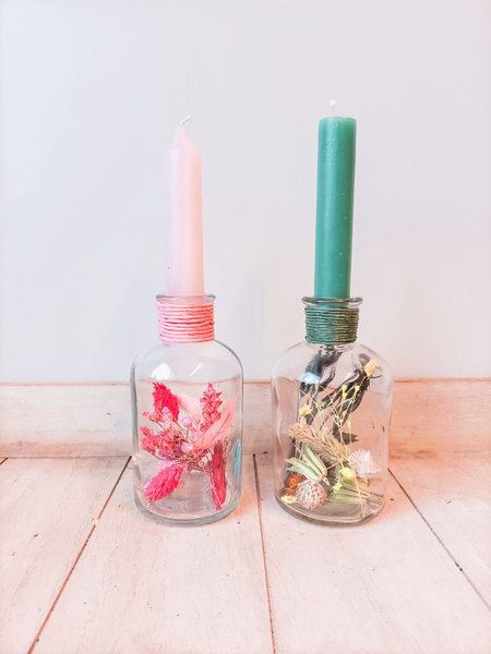 Gedroogde bloemen in fles met luxe touw