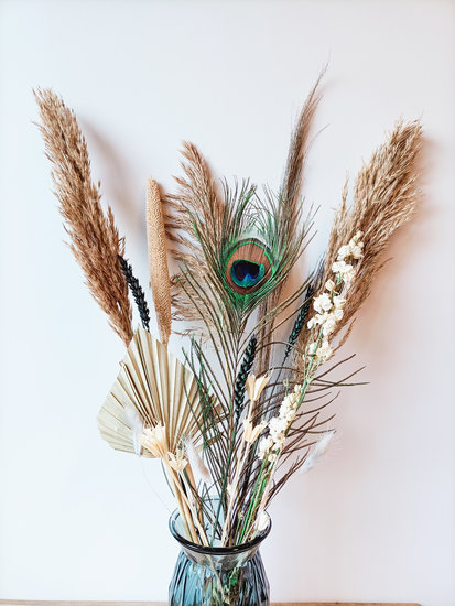 Droogbloemen boeket natuurlijke tinten pauwenveer