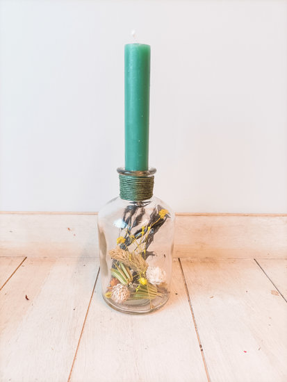 Gedroogde bloemen in fles met luxe touw